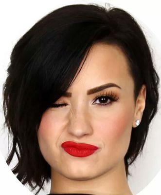 I want to be a great singer, recognized by my songs, a true artist, this is my dream and I will not give up until you get it! STAY STRONG / I LUV U DEMI.