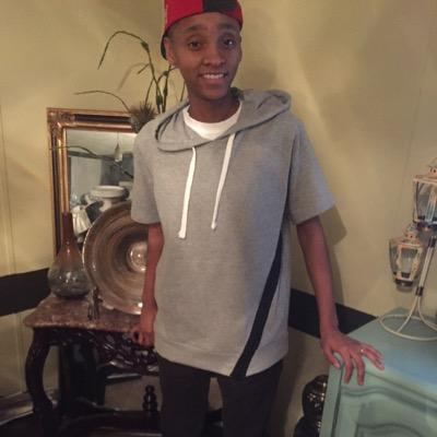 nverthinknstr8's profile picture. i have the most amazing gf in the world but i must warn y'all if you @ me, speak to me, or touch me she will kill you ☺️