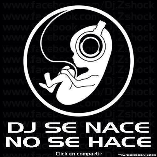 Periodista Electrónico, locutor, Dj y productor de radio y televisión Bogotano, estudiante de derecho en la U La Gran Colombia.