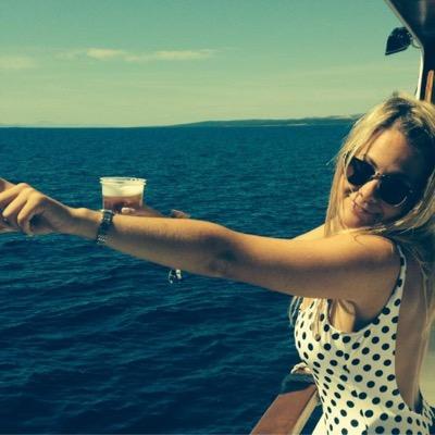 sineadmooty's profile picture. I can sleep for a really long time. Une seule vie.