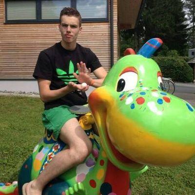 waterpolo player for Psv/ student at Summa Sport/ 16 years old/ #backfromthedead/ snapchat: davidjeeuuh/ follow me on Facebook