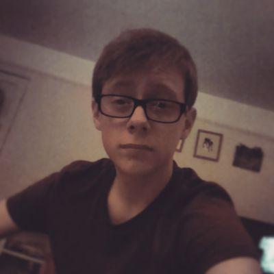 CheesyPieYT's profile picture. Ex-Streamer, Yr 11, add snapchat: harrydodm8