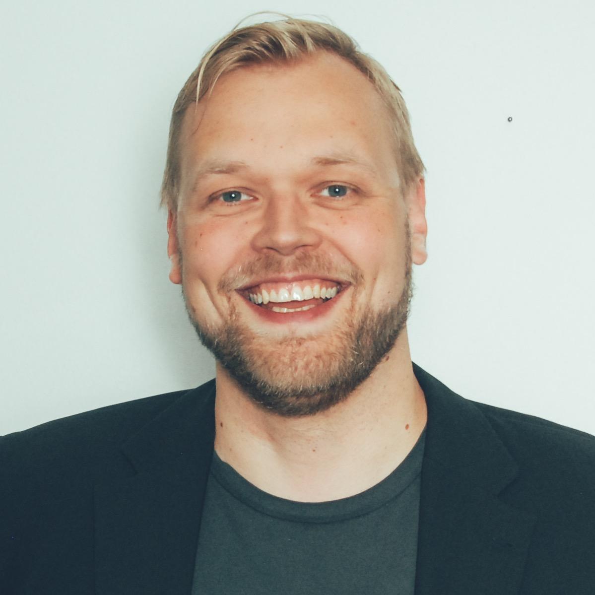 Eirikur (Eiki) Hrafnsson - Serial Entrepreneur, VP Cloud Engineering @ NetApp. Icelander but a Kubernetes native speaker.