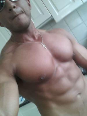Proud Husband & dad. man of god. I train, eat, breath bodybuilding. training for 2014 AU GP Pro qualifier.
