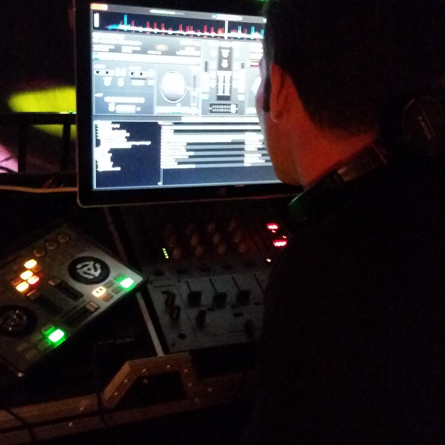 DJ
