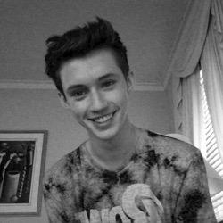 suggsnipple's profile picture. maisie makes me smile :) in love with people who dont know i exist