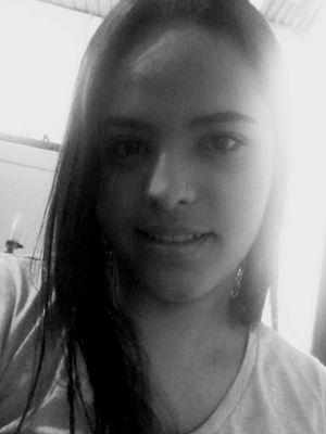 amo tocar violão,ouvir musicas,andar de sk8,festas, comer pizza,andar de kAWASAKI e etc...