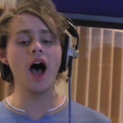 FOLLOW @Iovesickmgc BC SHE THINKS UR COOL AND BEAUTIFUL