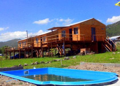 Complejo de Cabañas Lomas del Toro ubicada al pie del pan de azúcar a metros del rio cosquin en Córdoba