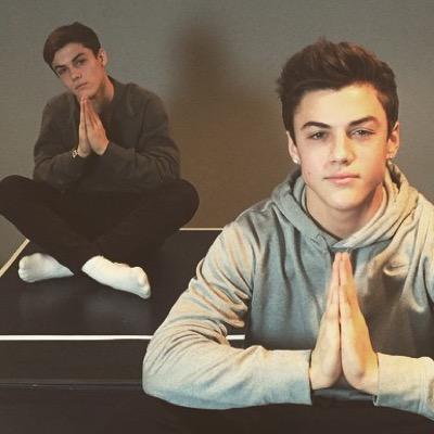 readbiopls1937's profile picture. follow @dolantwinsbish bc i just gave u a free one