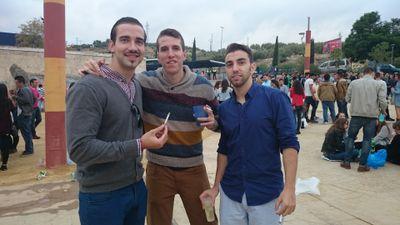 PedroJesusCC's profile picture. Y bañate en mis ojos, que se joda el mar, que quiere mecerte a su antojo.