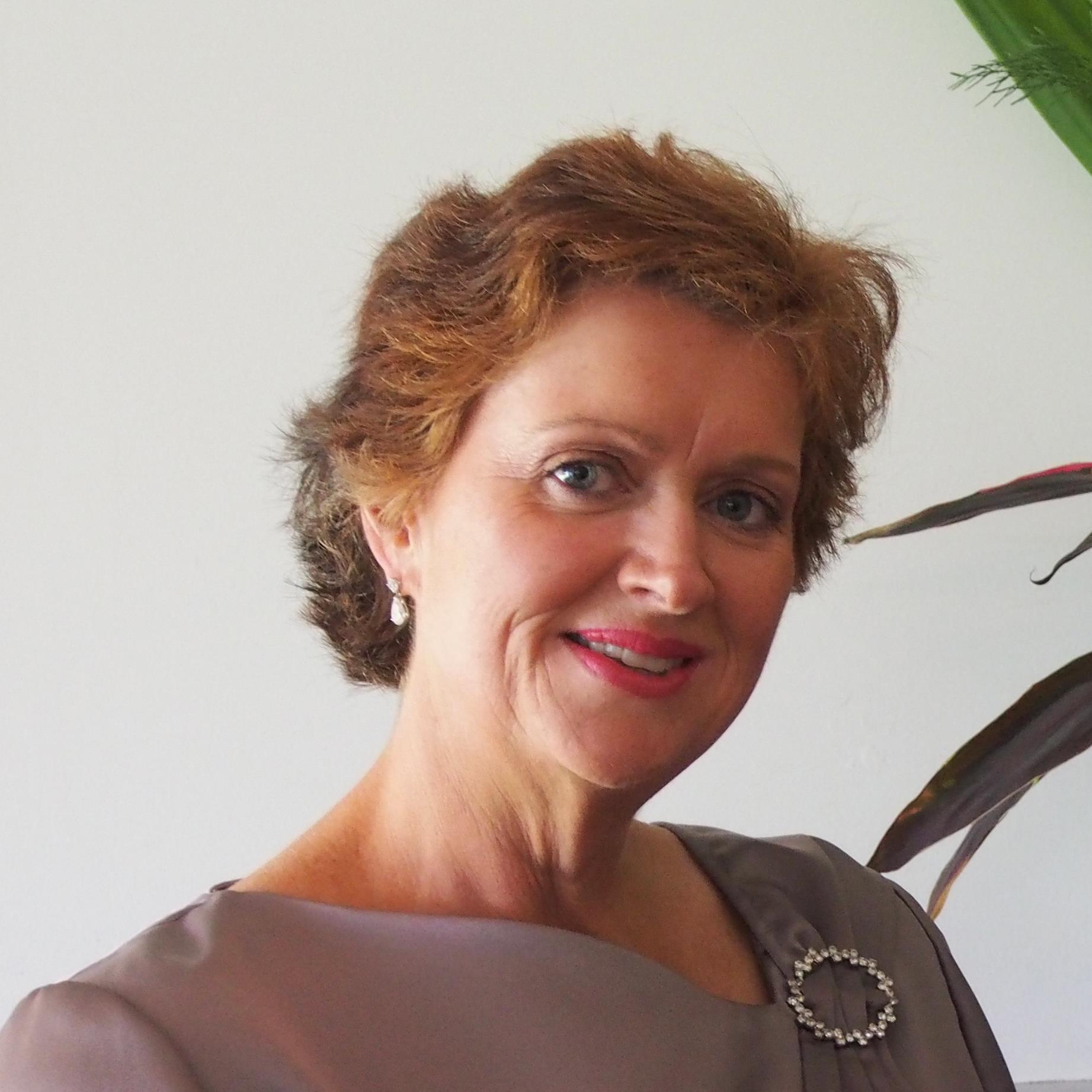 Wife, mother, PR & Comms specialist, Australian politics enthusiast, avid dog walker!