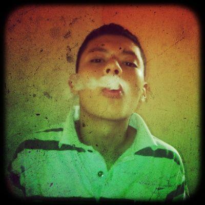 SI tu me sigues en twitter yo también te sigo. Yo quiero ser en un un campeón mundial como boxiador profecional...
