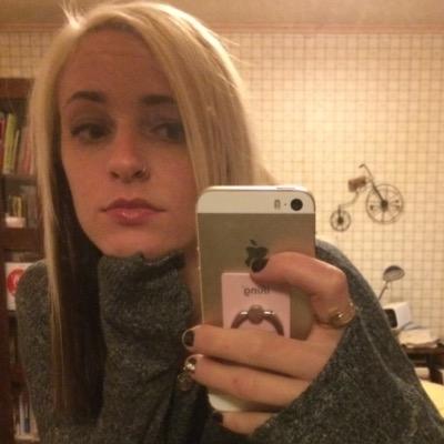 EmilyFrisbie's profile picture. 26/f/LA like omg ASL