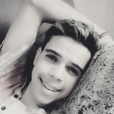 LukkinhaSa's profile picture. Fique tranquilo! Amanha você vai achar um jeito de sorrir daquilo que te fez chorar hoje.