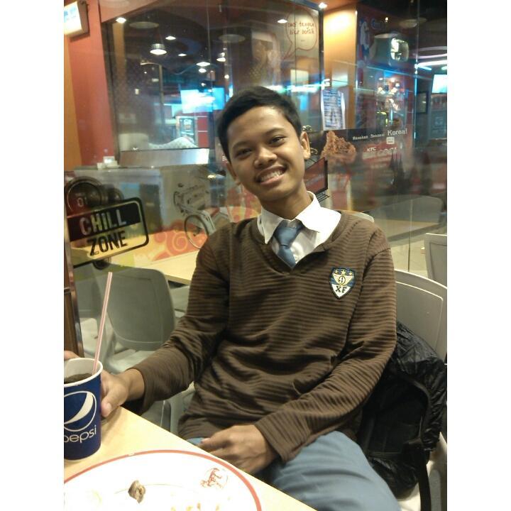 Thaha Yasin Ramadhan 
17 +
Allah SWT ❤