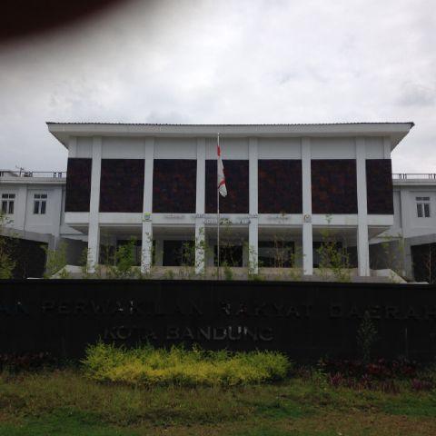 Sekretariat DPRD Kota Bandung Jl. Sukabumi No. 30 Bandung