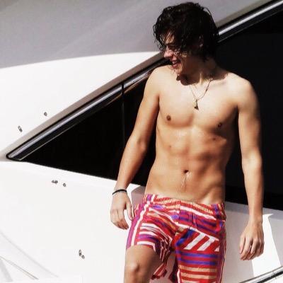 Harry styles. RP. Bi, and single :)