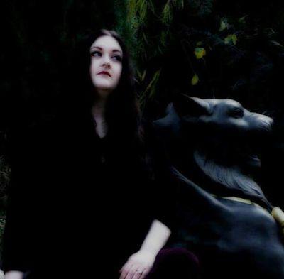 tea_and_lace's profile picture. black tea, white lace.