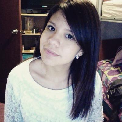 Feliz estudiante de Diseño y Comunicación Visual en la UNAM, alegre, despistada, enamoradiza, leal....
