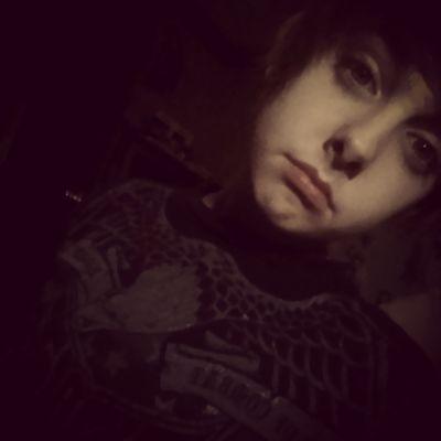 colinrowland215's profile picture. just here for the cake