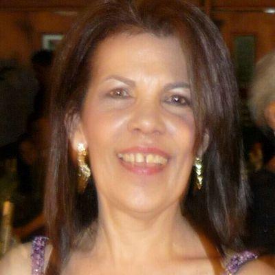 farmaceuta de profesion,publicista de corazon,luchadora por la democracia.Agradecida con Dios y la vida