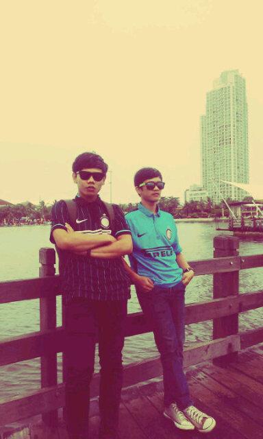 tetap satu arah ke depan dan menuju masa depan ({})