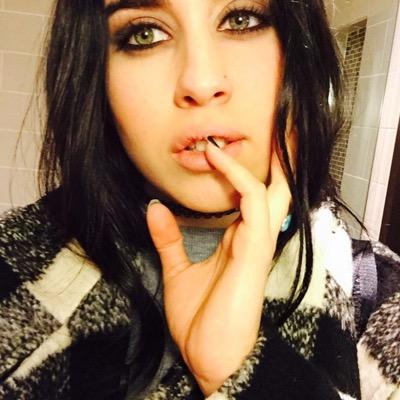 follow @camrenollg and I'll follow you back I post fifth harmony  facts every other day☺