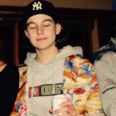 LiamQuayle_'s profile picture. over the chinos rub and tug\\ 01/03/14