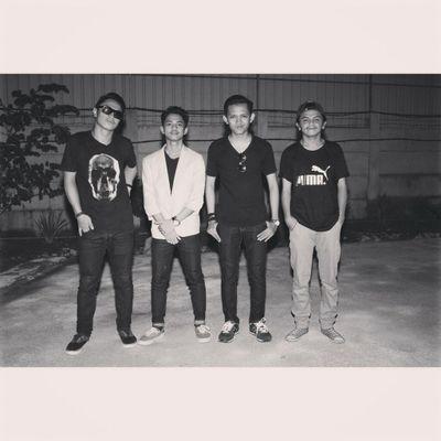 Official Twitter of thefirstandlast band | #7611 | Info&Contact: 081370305506