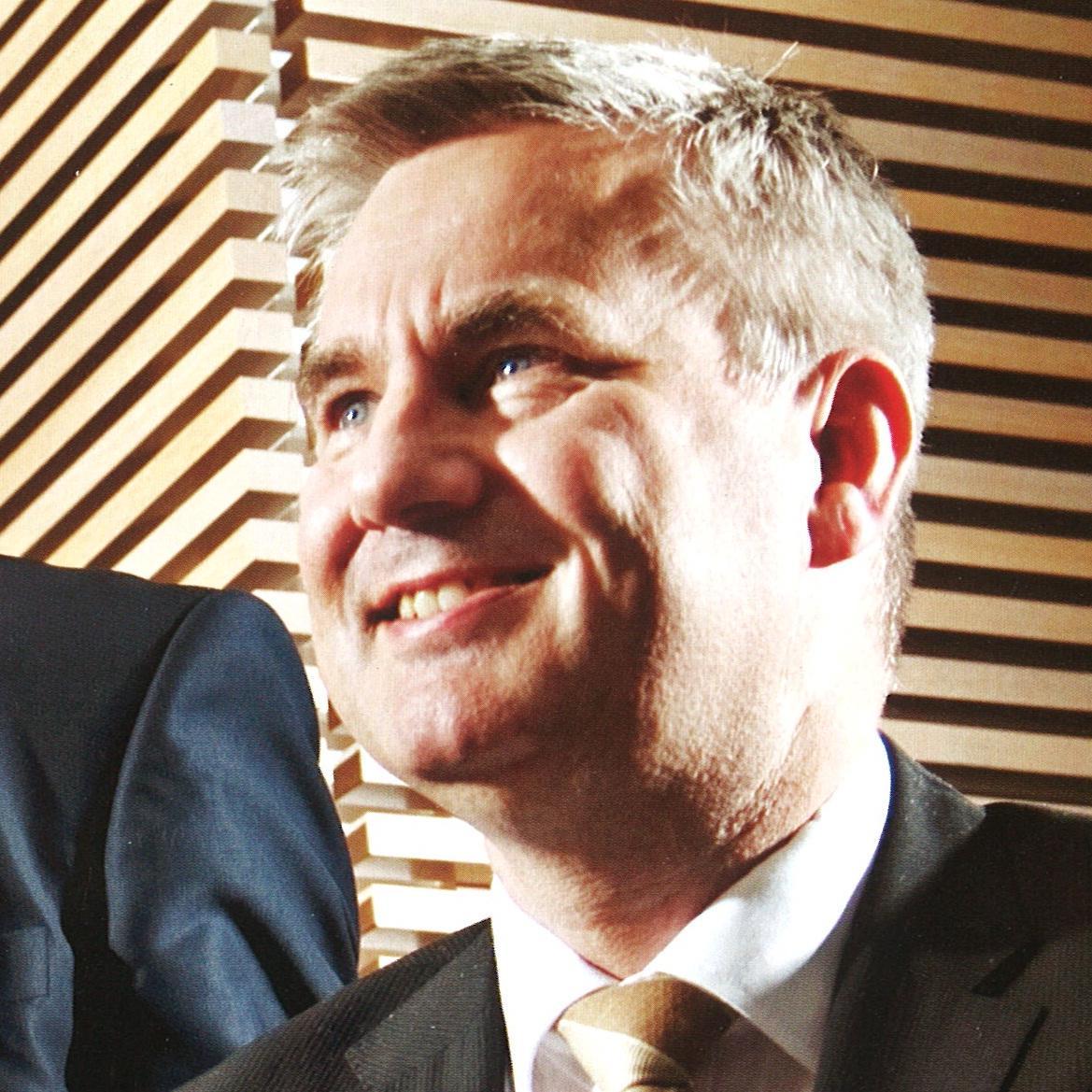 Passionate about helping enterprises and people to succeed. Director @KPMGFinland strategy and change. Likes football, golf, boating and lifelong learning.