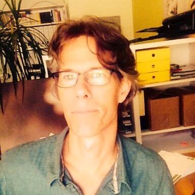 Texter & Trader, Musik-Liebhaber, Reisender, Vater. / Copywriter, trader, music lover, traveler, father of 2.