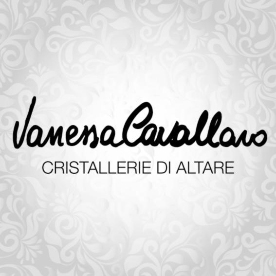cristallerie's profile picture. Incisioni a ruota di cristallo e vetro cavo. La nostra attività rappresenta il connubio tra lavorazione artigianale e magia della creazione artistica.