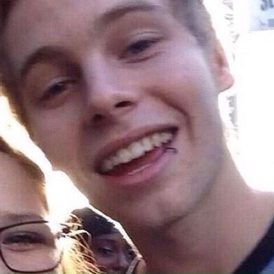 please follow my main @funkrockhemmo ily all stay fab ❤️