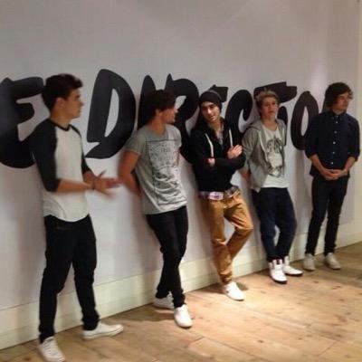 follow @ultrahes + @saraainnit + @tuIipniaII !! :D