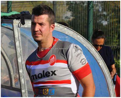 Jugador de rugby en Retrorrincos Rugby Arroyo. Aficionado del VRAC Quesos Entrepinares. Feliz con mi mujer y mis hijos y amigo de mis amig@s.