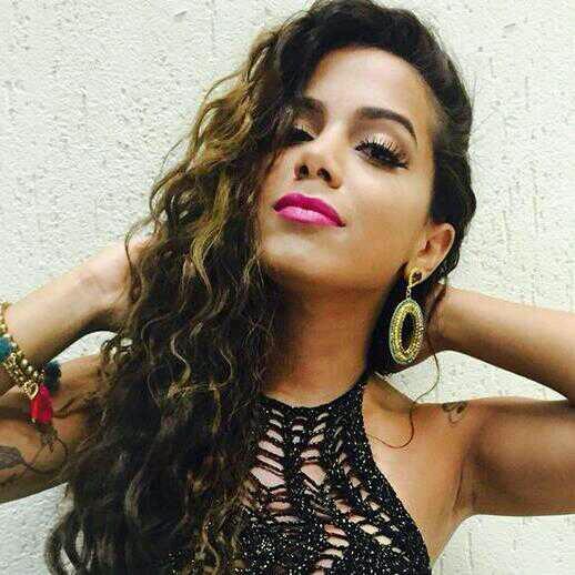 {Família Anitters}
Sejam bem-vindos ao FC
dedicdo á Anitta e
tbm nós Anitters
Anitters á nossa segunda família
Ser Anitter foi um grande presente
ANITTA