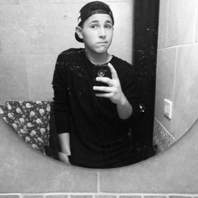 skater . I love soccer .⚽️⚽️soccer is my sport ⚽️⚽️ I like bodyboarding