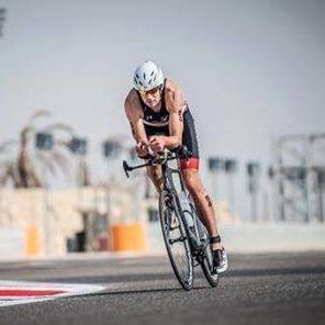 Werk als leerkracht LO
Heeft als hobby triatlon.