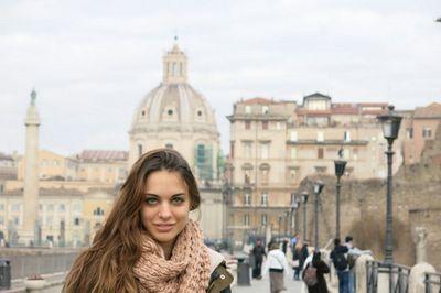 22.Turismo en la Urjc. Amante de los viajes , decidida a no estar quieta! Haz que  todos se pregunten porque siges sonriendo :)