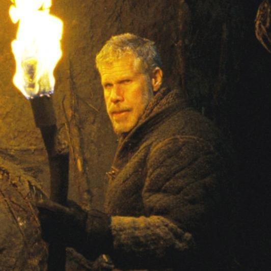 Jefe de mineros en la reconstrucción de Erebor. Yo busco la veta y @Vrostok_enano la vuela por los aires. Somos unos j*didos profesionales. #SpanishFakeESDLA