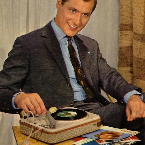 Rare & hard to find vinyl records from the 1960s to the 1980s. All genres covered & regular discounts !
Other collectable bits & pieces available