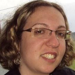 Apaixonada por livros, atuo como revisora de romances e produtora de conteúdo para Internet. Servidora pública, esposa do Fabiano e mãe do Paçoca.