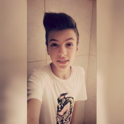 Sou legal, então me amem ahsua :3