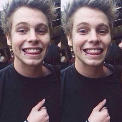 i just gave you a FREE FOLLW so can you please FOLLOW THESE ACCS: @5sosupdateheIp and @hemmohxlsey THEY FB ALL