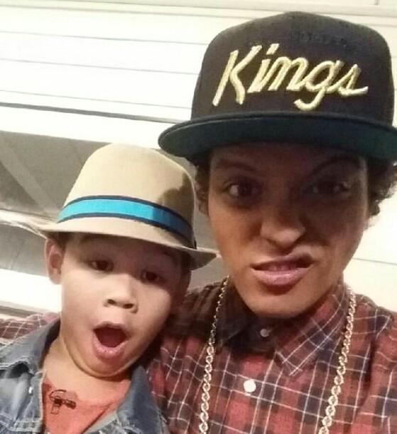 simply the best @BrunoMars & @Markronson !  

#UPTOWNFUNK1BILLIONVIEWS