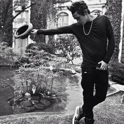 fan of one direction, bieber, codes, ed sheeran, ariana and of course austin mahone. observer and lover of life.