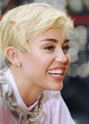 22 • single • Harry e la sua moto sono miei • Fucking Bangerz.