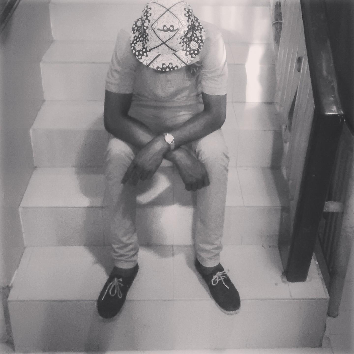 am tall goolookin and am cool funny @all times jst like been my self..and i do my bst in life 2 achieve alot i love music and am in2 it music!!!!!