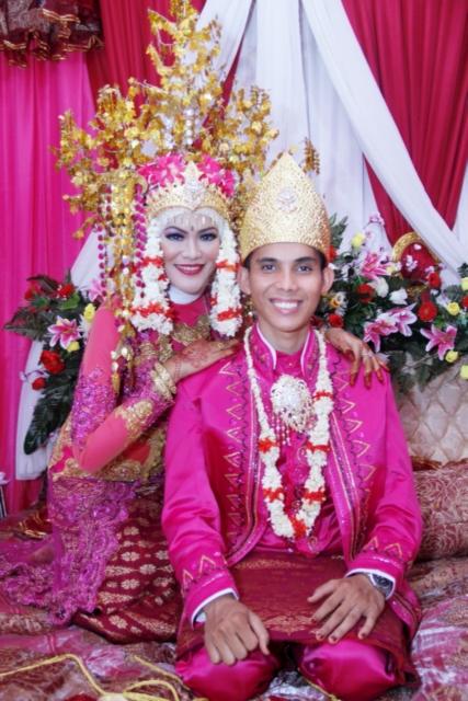 seorang Istri yang berprofesi sebagai bidan ♥
